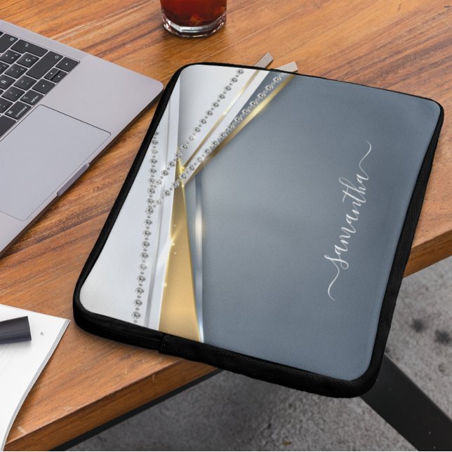 Funda Para Portátil Aspecto 3D metalizado Caligrafía Monograma dorado  (Subido por el creador)