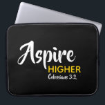 Funda Para Portátil ASPIRE HIGHER Inspirador Christian Black<br><div class="desc">Mensaje inspirador - Aspire más alto - con referencia a las escrituras Colossian 3:2 "Pon tu mente en las cosas de arriba". Un mensaje motivacional, mostrado de forma sencilla pero elegante. El texto es totalmente personalizable, por lo que puede personalizarlo con su propio mensaje favorito y referencia de secuencias de...</div>