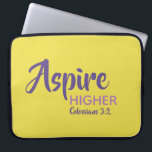 Funda Para Portátil ASPIRE HIGHER Inspirador Cristiano Amarillo<br><div class="desc">Mensaje inspirador - Aspire más alto - con referencia a las escrituras Colossian 3:2 "Pon tu mente en las cosas de arriba". Un mensaje motivacional, mostrado de forma sencilla pero elegante. El texto es totalmente personalizable, por lo que puede personalizarlo con su propio mensaje favorito y referencia de secuencias de...</div>