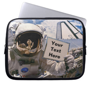 Funda Para Portátil Astronauta de la NASA sosteniendo un letrero - Agr