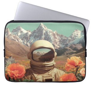 Funda Para Portátil Astronauta Surrealista en Campo de Flores