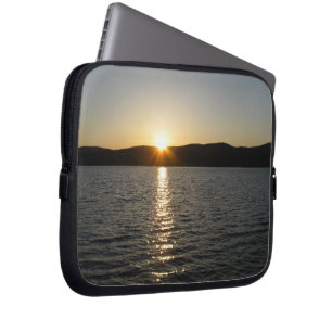 Funda Para Portátil Atardecer en el lago Onota: Horizontal