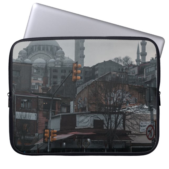 FUNDA PARA PORTÁTIL AUTOS ESTACIONADOS CERCA DEL EDIFICIO (Frente)