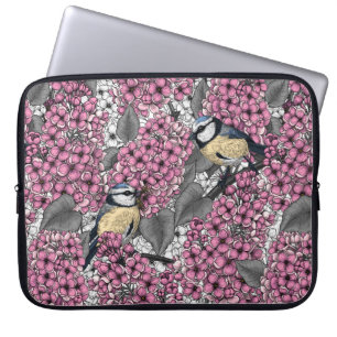 Funda Para Portátil Aves en un jardín de lilas rosadas