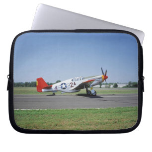 Funda Para Portátil avión P-51 C Tuskegee Red Tail en el CAF Air