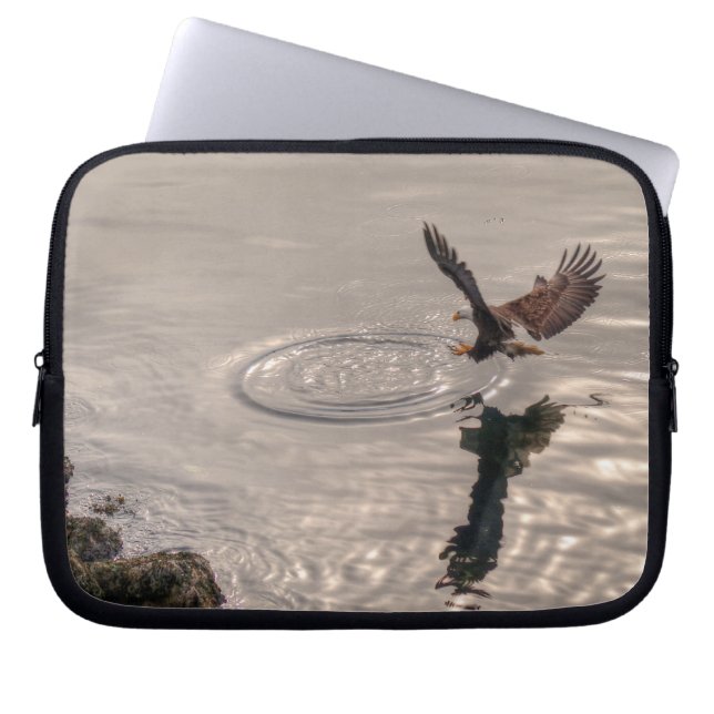 Funda Para Portátil Bald Eagle Landing on Water Wildlife Photo (Frente)