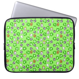 Funda Para Portátil Balones de fútbol, camisetas verdes y aficionados