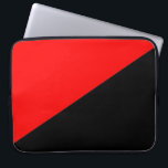 Funda Para Portátil Bandera anarquista<br><div class="desc">Este diseño presenta la bandera roja y negra del anarquismo. Louise Michel, que participó en la comuna de París de 1871, dijo: "La pancarta roja, que siempre ha defendido la libertad, asusta a los verdugos porque es tan roja con nuestra sangre... Esas pancartas rojas y negras nos ondean de luto...</div>