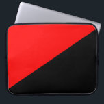 Funda Para Portátil Bandera anarquista<br><div class="desc">Este diseño presenta la bandera roja y negra del anarquismo. Louise Michel, que participó en la comuna de París de 1871, dijo: "La pancarta roja, que siempre ha defendido la libertad, asusta a los verdugos porque es tan roja con nuestra sangre... Esas pancartas rojas y negras nos ondean de luto...</div>