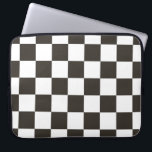 Funda Para Portátil Bandera de verificación (negro y blanco) (patrón d<br><div class="desc">Este diseño presenta una bandera de verificación en blanco y negro que se utiliza normalmente en las carreras de motores para indicar el acabado. La bandera se asocia a menudo con el ganador de una carrera, ya que son los primeros en conducir más allá de la bandera a cuadros. El...</div>