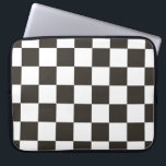 Funda Para Portátil Bandera de verificación (negro y blanco) (patrón d<br><div class="desc">Este diseño presenta una bandera de verificación en blanco y negro que se utiliza normalmente en las carreras de motores para indicar el acabado. La bandera se asocia a menudo con el ganador de una carrera, ya que son los primeros en conducir más allá de la bandera a cuadros. El...</div>