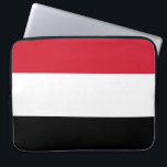 Funda Para Portátil Bandera de Yemen<br><div class="desc">La bandera de Yemen es una tribanda horizontal. Los colores utilizados en la bandera son rojo,  blanco y negro. La proporción de la bandera de Yemen es de 2:3. La bandera de Yemen fue adoptada en 1990. El primer uso del diseño actual de la bandera fue en 1990.</div>