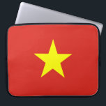 Funda Para Portátil Bandera vietnamita (Vietnam)<br><div class="desc">Este diseño presenta la bandera nacional de Vietnam (oficialmente conocida como República Socialista de Vietnam), que es un país en el sudeste asiático. Es el país más oriental de la península indochina. Vietnam tiene fronteras terrestres con China al norte, y Laos y Camboya al oeste. Vietnam también tiene fronteras marítimas...</div>