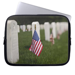Funda Para Portátil Banderas estadounidenses en tumbas de veteranos es