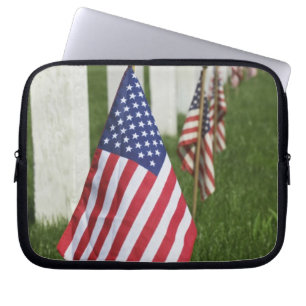Funda Para Portátil Banderas estadounidenses en tumbas de Veteranos es