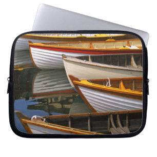 Funda Para Portátil Barcas de colores brillantes en el Centro de Barco