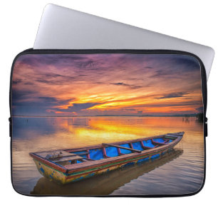 Funda Para Portátil Barco de pesca en la playa de la salida del sol el
