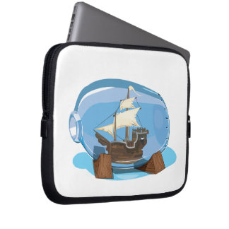 Funda Para Portátil Barco en una botella en el mar