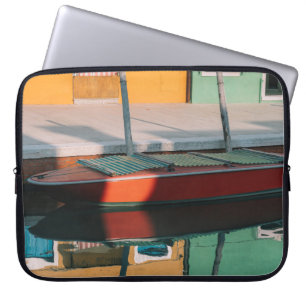 FUNDA PARA PORTÁTIL BARCO ROJO Y VERDE EN BARCO