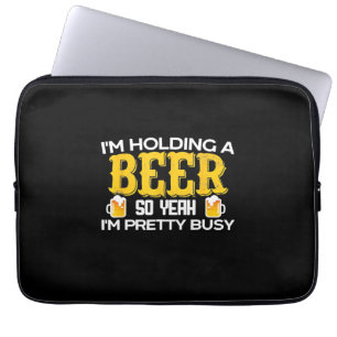 Funda Para Portátil Beer Drinker Estoy Sosteniendo Una Cerveza Cumplea