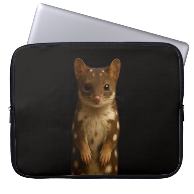 Funda Para Portátil Black 4 Luxe Laptop Sleeve, Sweet Quoll (Frente)