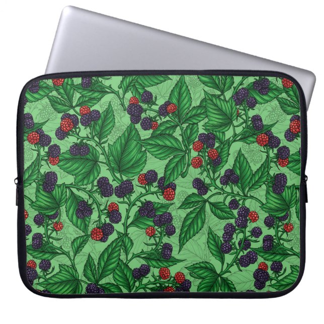 Funda Para Portátil Blackberries sobre verde (Frente)