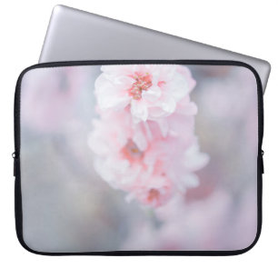 FUNDA PARA PORTÁTIL BLOSSOM DE CHERRY PINK EN FOTOGRAFÍA CERRADA