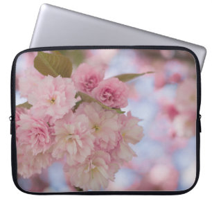FUNDA PARA PORTÁTIL BLOSSOM DE CHERRY PINK EN FOTOGRAFÍA CERRADA