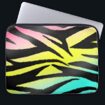 Funda Para Portátil Bolso de neón de la electrónica de la cebra<br><div class="desc">Un bolso de la electrónica que ofrecía un aerógrafo 80s inspiró el diseño de neón del estampado de zebra.</div>