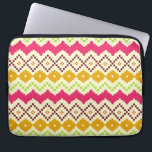 Funda Para Portátil Bolso inspirado tribal de la electrónica<br><div class="desc">Un bolso de la electrónica que ofrecía un diseño inspirado tribal en boho inspiró sombras de rosado,  de verde,  Borgoña,  el naranja,  y el amarillo.</div>