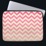 Funda Para Portátil Bolso rosado agrietado de la electrónica del<br><div class="desc">Un bolso de la electrónica que ofrece un diseño rosado agrietado del zigzag del ombre.</div>
