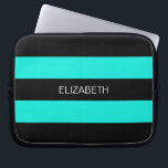 Funda Para Portátil Brillante Aqua Black Horiz Preppy Strike #3 Monogr<br><div class="desc">Brillantes Aqua y Negro Classic Preppy Horizontal Rugby Stripes #3 Nombre Monograma Un elegante audaz patrón de rayas horizontales con una plantilla para tu nombre, iniciales u otro texto. También puede personalizar del tipo de letra y tamaño del texto, mover o quitar el texto, agregar campos de texto adicionales, agregar...</div>