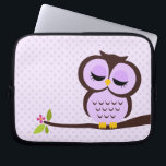 Funda Para Portátil Búho púrpura lindo<br><div class="desc">la manga elegante de la electrónica ofrece un ilustracion hermoso del vector de un búho encaramado en una rama de árbol 
 diseño babystar</div>