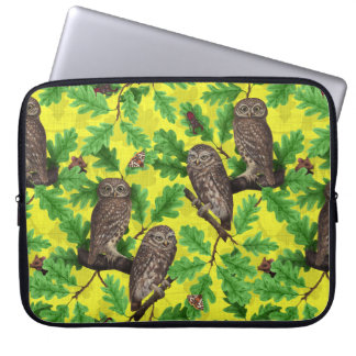 Funda Para Portátil Búhos en el bosque sobre amarillo limón