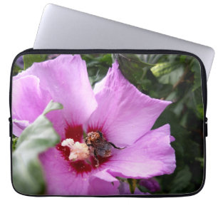 Funda Para Portátil Bumblebee en la flor de Hibiscus