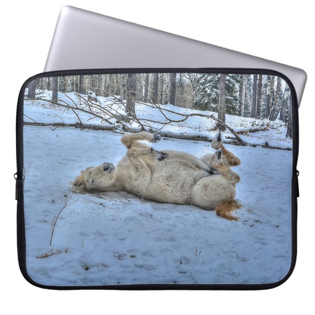 Funda Para Portátil Caballo blanco rodando en nieve de invierno (Frente)