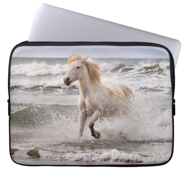 Funda Para Portátil Caballo Camargue saliendo del oleaje (Frente)