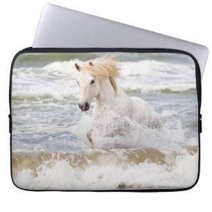 Funda Para Portátil Caballo de la Camarga en el Surf