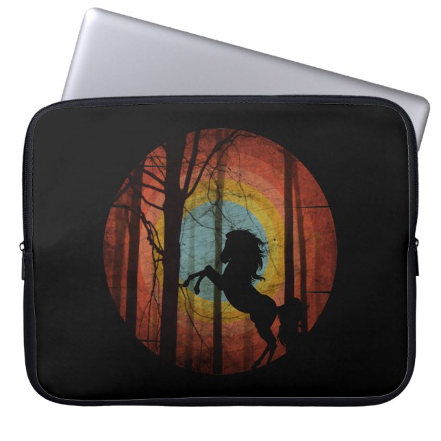 FUNDA PARA PORTÁTIL CABALLO EN EL BOSQUE SELVA (Frente)