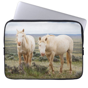 Funda Para Portátil Caballo salvaje vagando por la pradera de Cody