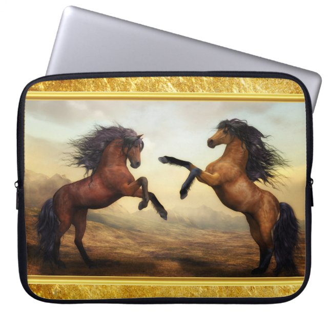 Funda Para Portátil Caballos Borradores Friesios en un valle montañoso (Frente)