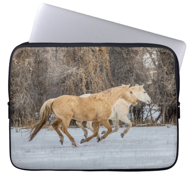 Funda Para Portátil Caballos corriendo en nieve (Frente)