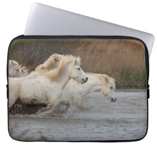 Funda Para Portátil Caballos de Camarga Blanca corriendo en el agua