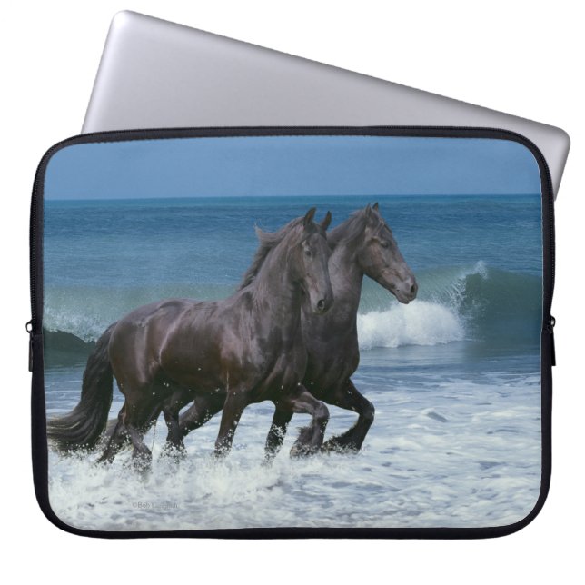 Funda Para Portátil Caballos de la fantasía: Frisios y mar (Frente)
