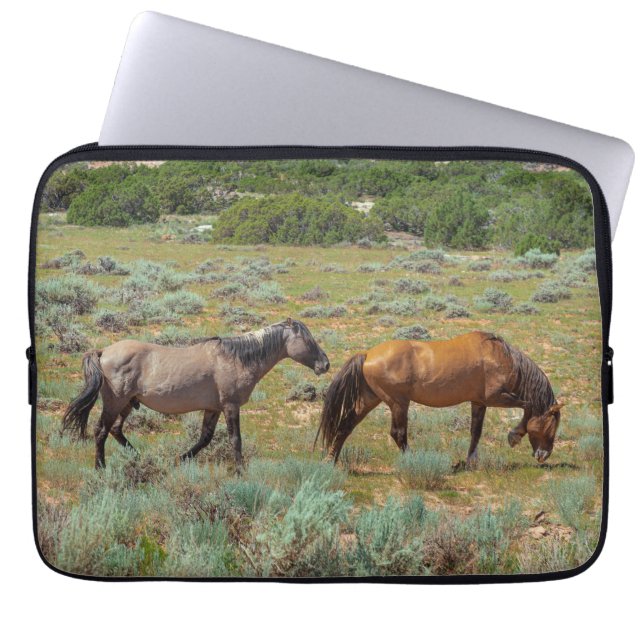 Funda Para Portátil Caballos salvajes pastando (Frente)