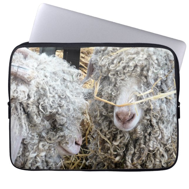 FUNDA PARA PORTÁTIL CABRAS CUTAS (Frente)
