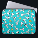 Funda Para Portátil Cacahuetes | Patrón Snoopy & Gafas de sol<br><div class="desc">Mira este divertido diseño de maní con Snoopy y Woodstock.</div>