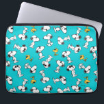 Funda Para Portátil Cacahuetes | Patrón Snoopy & Gafas de sol<br><div class="desc">Mira este divertido diseño de maní con Snoopy y Woodstock.</div>