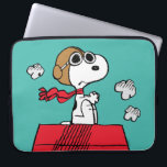 Funda Para Portátil Cacahuetes | Snoopy the Flying Ace<br><div class="desc">Este lindo diseño de cacahuetes presenta a Snoopy como la lectura del as volador de la Primera Guerra Mundial para enfrentarse al Barón Rojo de Alemania.</div>