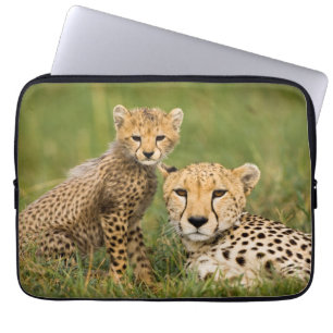Funda Para Portátil Cachorro de guepardo y padre en hierba